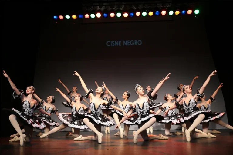 Curso de Ballet Clássico na Escola de Bailado Laura Thomé