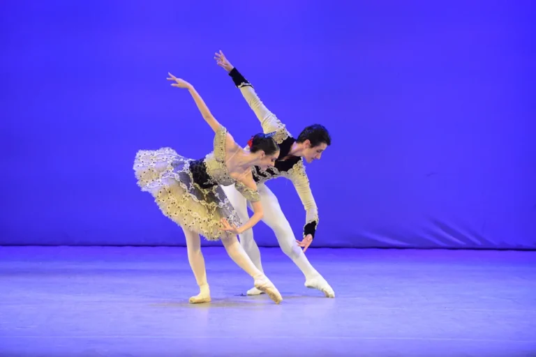 Festival de dança distribui bolsas para as principais companhias do planeta