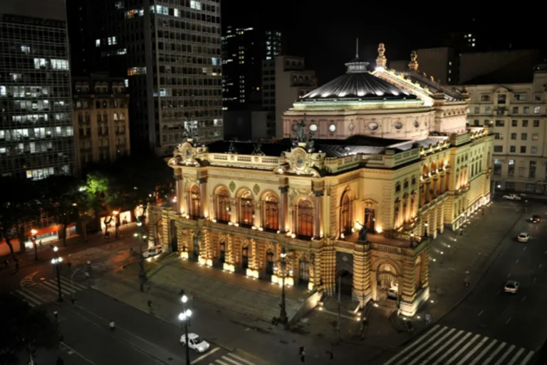 Vagas gratuitas para o curso Introdução à Iluminação Cênica no Theatro Municipal de SP