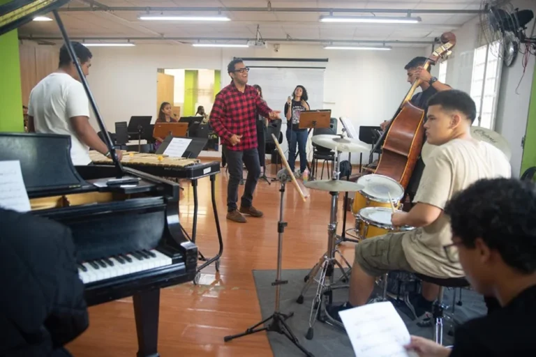 EMESP Tom Jobim oferece vagas gratuitas nos Cursos Livres de música