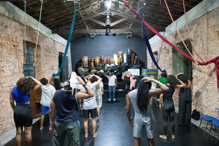 Escola Livre de Teatro abre inscrições para curso de formação e montagem cênica