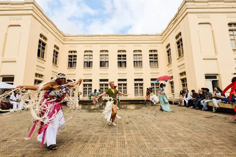 SP Escola Superior de Teatro abre inscrições para curso superior gratuito em Produção Cênica