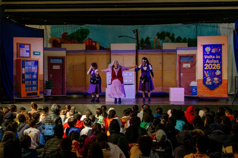 Projeto do Crescer e do Ministério da Cultura ensina educação financeira por meio do teatro