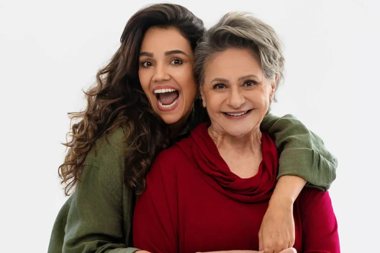 Fafy Siqueira celebra 50 anos de carreira em comédia que desafia o etarismo e discute o TDAH
